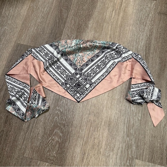 SUPERDOWN Sophia Bandana Top in Pink Small - Picture 2 of 6